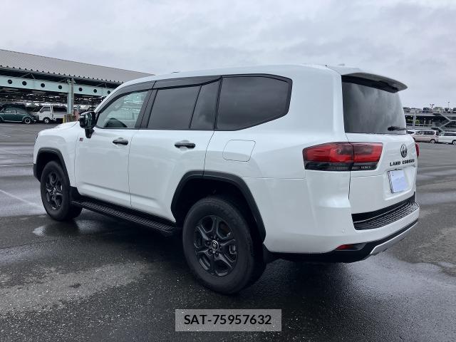 Toyota LAND CRUISER 2024-09 8813950-1
