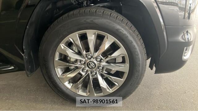 Toyota LAND CRUISER 2025-04 8815551-8