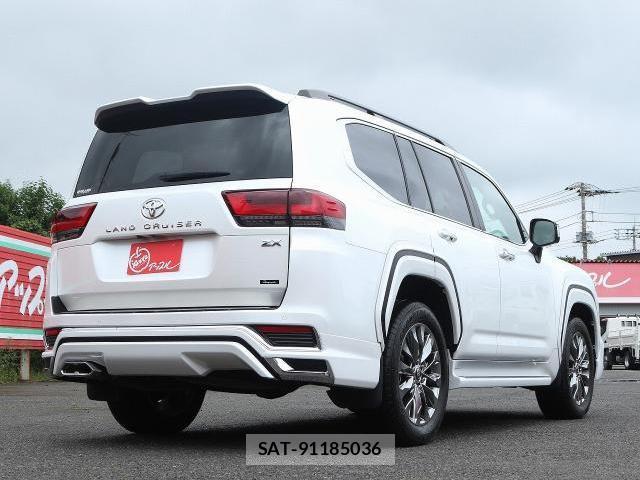 Toyota LAND CRUISER 2023-06 8815656-1