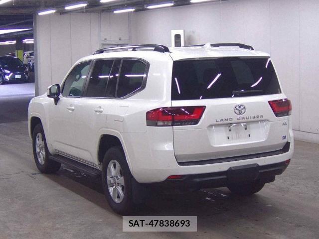 Toyota LAND CRUISER 2024-02 8816017-1