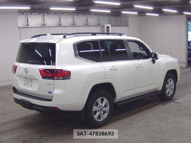 Toyota LAND CRUISER 2024-02 8816017-4