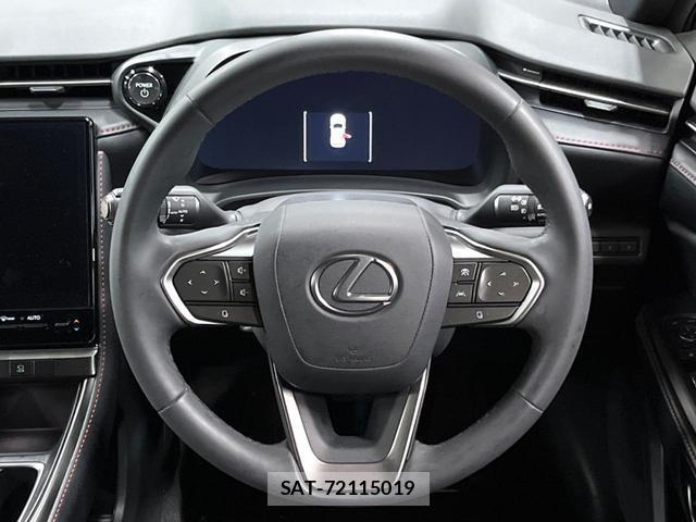 Lexus LBX 2025-09 8812649-10