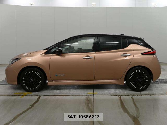 Nissan LEAF 2022-07 8813029-11