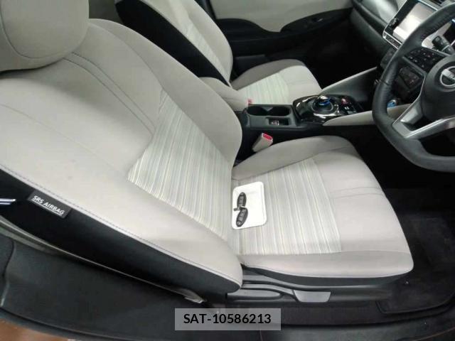 Nissan LEAF 2022-07 8813029-4