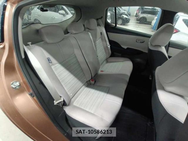 Nissan LEAF 2022-07 8813029-5