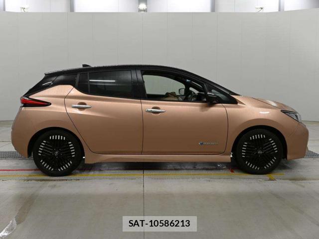 Nissan LEAF 2022-07 8813029-6