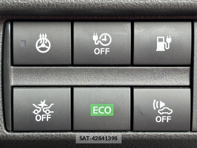 Nissan LEAF 2018-11 8814263-10