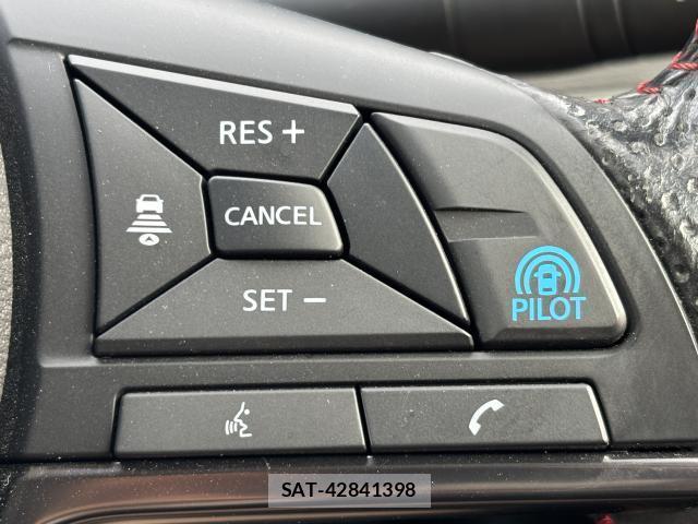 Nissan LEAF 2018-11 8814263-12
