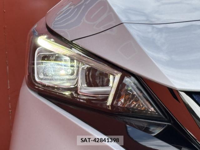 Nissan LEAF 2018-11 8814263-15