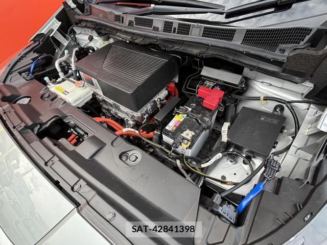 Nissan LEAF 2018-11 8814263-7