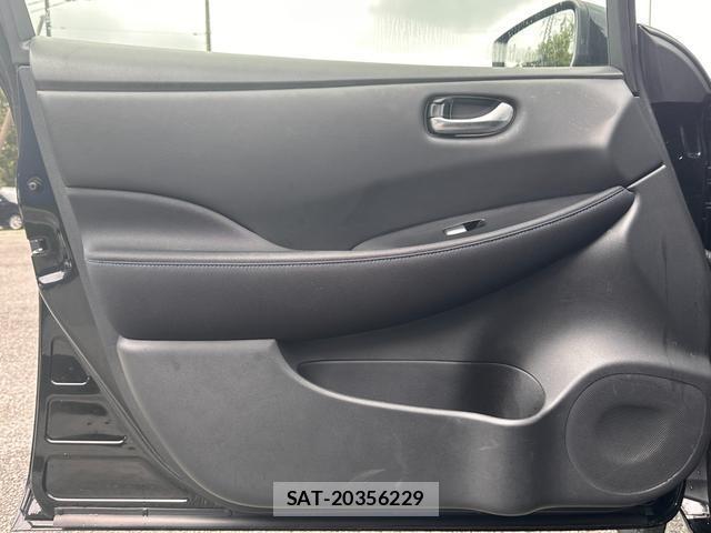 Nissan LEAF 2018-11 8814525-10