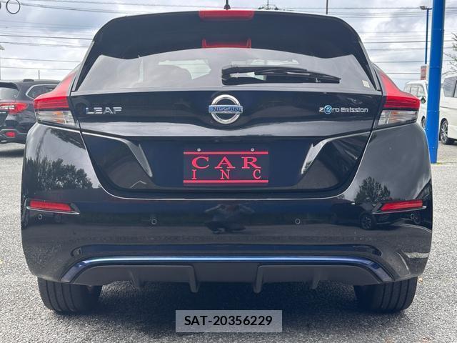 Nissan LEAF 2018-11 8814525-6