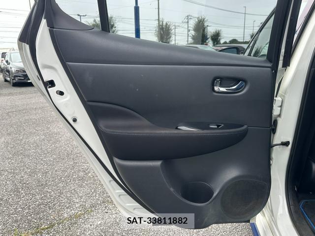 Nissan LEAF 2017-11 8814528-13