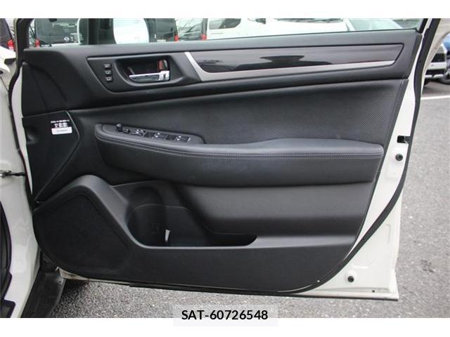 Subaru OUTBACK 2017-10 8815664-16