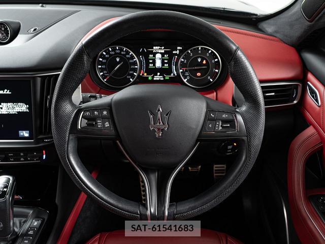 Maserati LEVANTE 2021-06 8815054-11