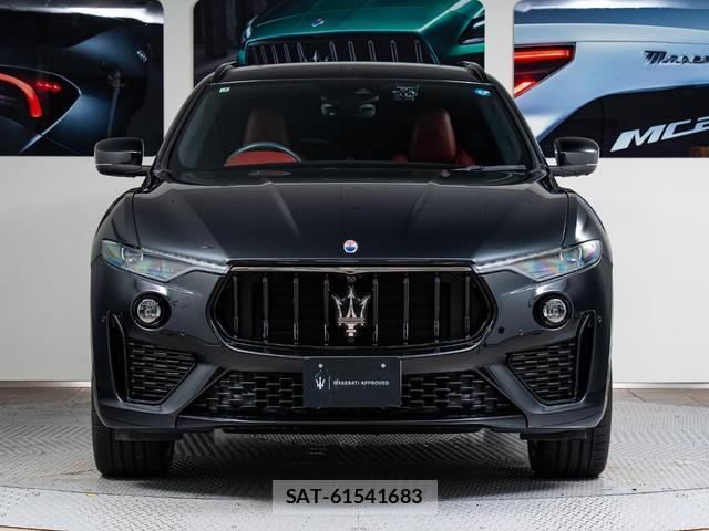 Maserati LEVANTE 2021-06 8815054-14