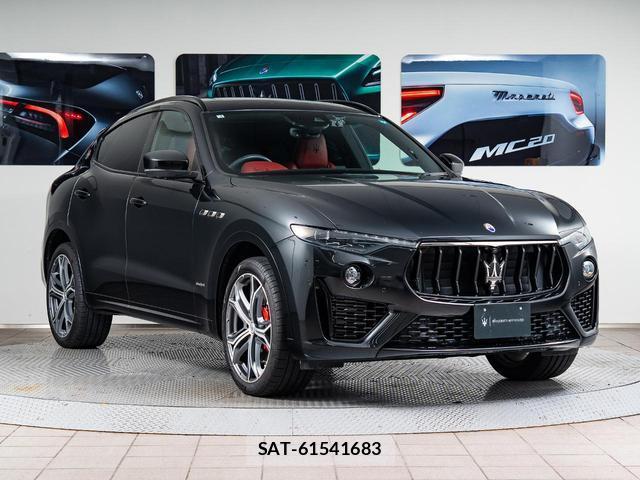Maserati LEVANTE 2021-06 8815054-15