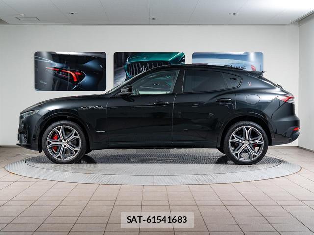 Maserati LEVANTE 2021-06 8815054-17