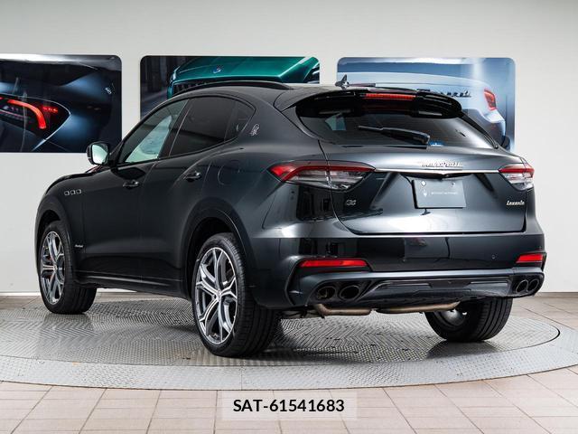 Maserati LEVANTE 2021-06 8815054-18