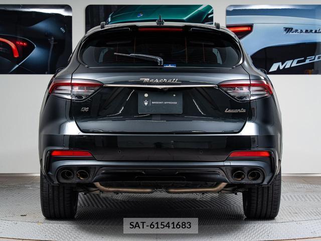 Maserati LEVANTE 2021-06 8815054-19