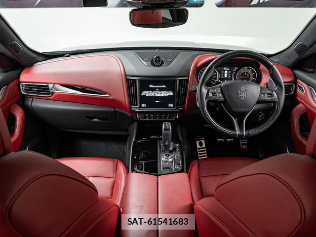 Maserati LEVANTE 2021-06 8815054-3