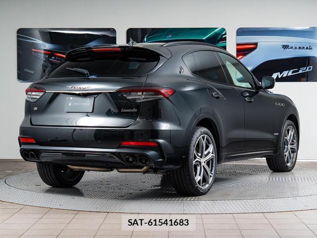 Maserati LEVANTE 2021-06 8815054-4