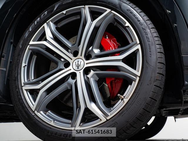 Maserati LEVANTE 2021-06 8815054-5