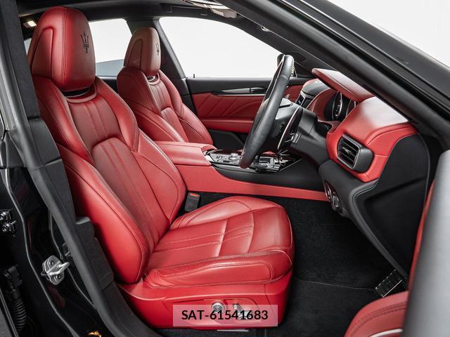 Maserati LEVANTE 2021-06 8815054-8