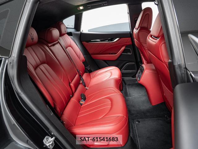 Maserati LEVANTE 2021-06 8815054-9