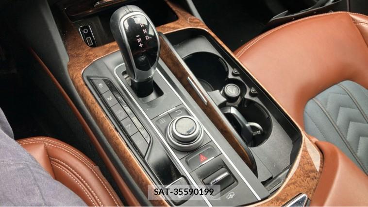 Maserati LEVANTE 2017-06 8815535-14