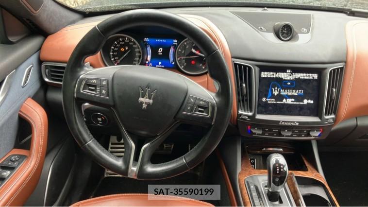 Maserati LEVANTE 2017-06 8815535-16