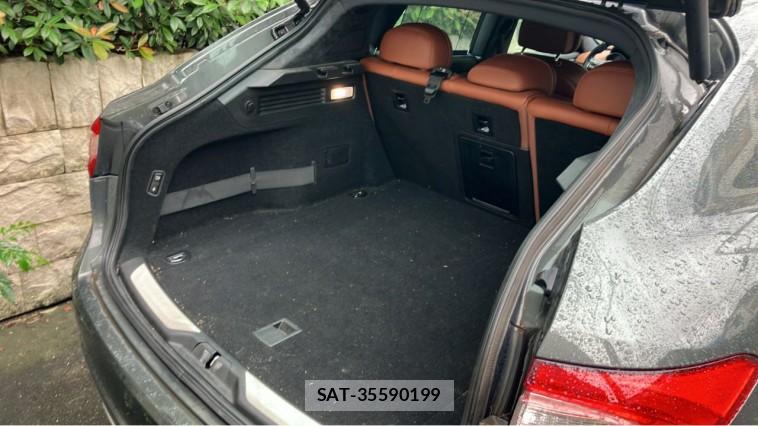 Maserati LEVANTE 2017-06 8815535-17