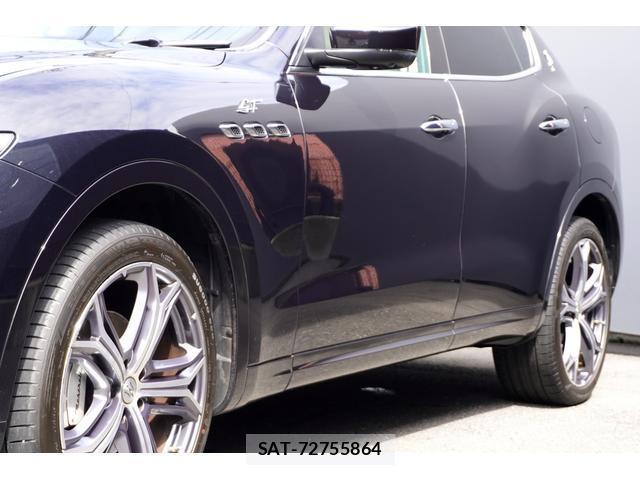Maserati LEVANTE 2021-12 8817889-3