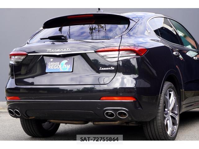 Maserati LEVANTE 2021-12 8817889-8