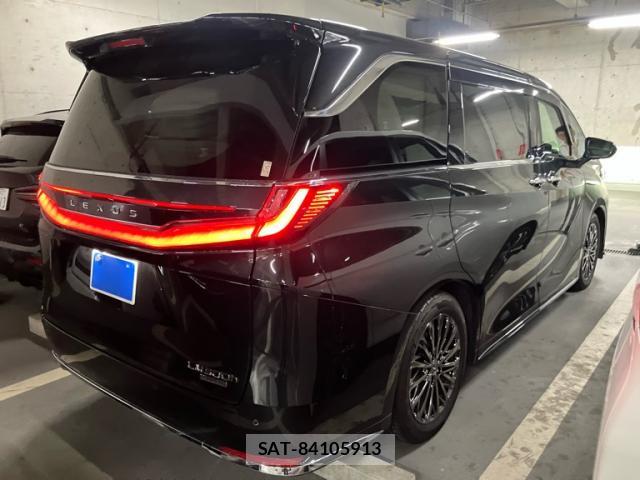 Lexus LM 2024-05 8813248-12