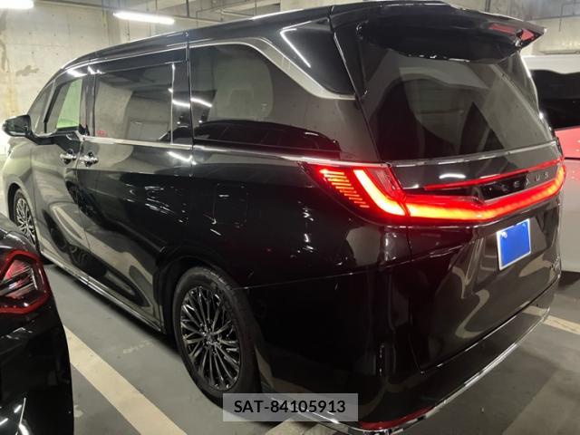 Lexus LM 2024-05 8813248-13