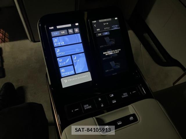 Lexus LM 2024-05 8813248-15