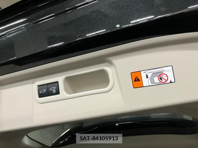 Lexus LM 2024-05 8813248-4
