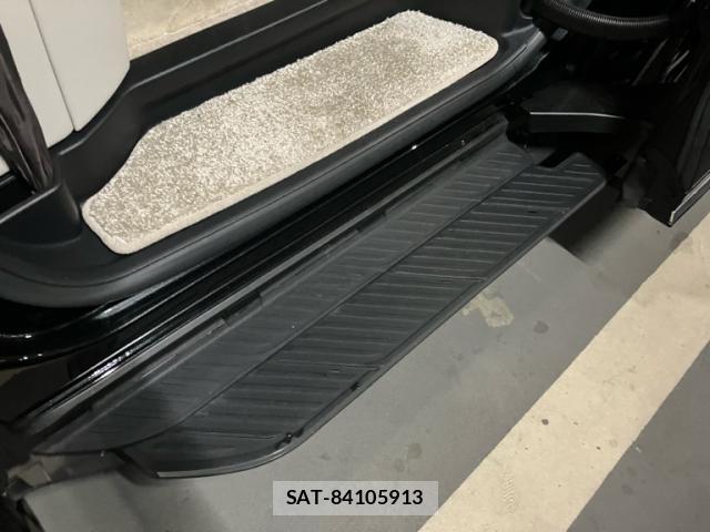 Lexus LM 2024-05 8813248-5