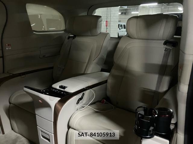 Lexus LM 2024-05 8813248-7