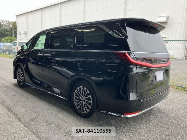 Lexus LM 2025-07 8813945-1