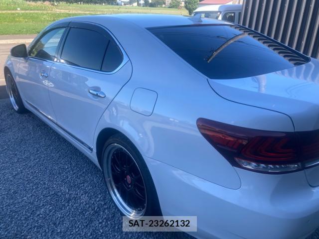 Lexus LS 2012-11 8812112-13