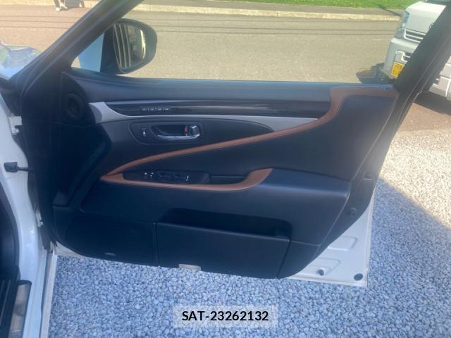 Lexus LS 2012-11 8812112-8