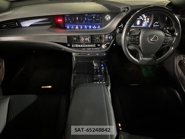 Lexus LS 2018-01 8812229-1