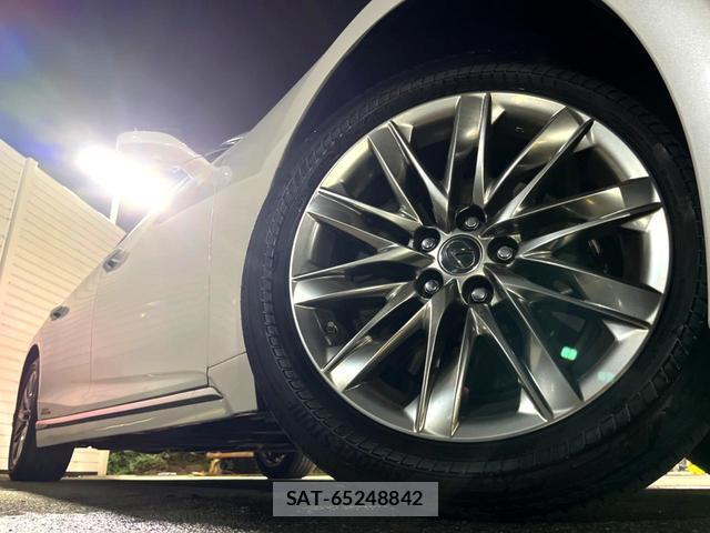 Lexus LS 2018-01 8812229-12