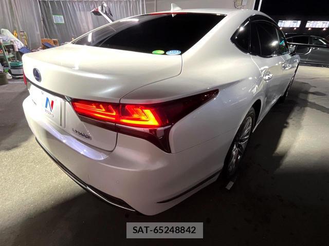 Lexus LS 2018-01 8812229-16