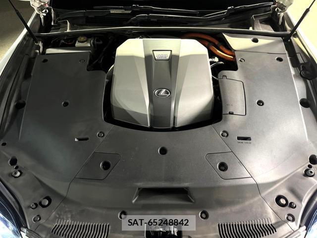 Lexus LS 2018-01 8812229-17