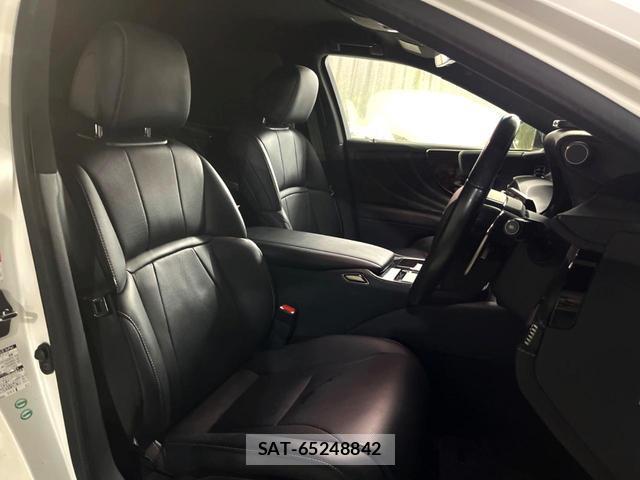 Lexus LS 2018-01 8812229-7