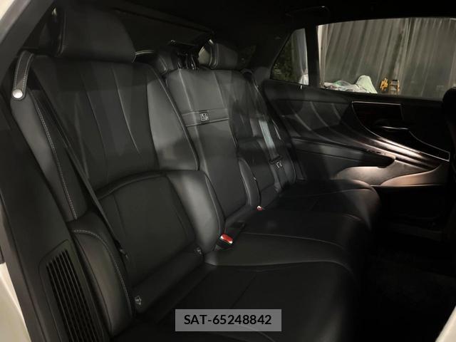 Lexus LS 2018-01 8812229-8