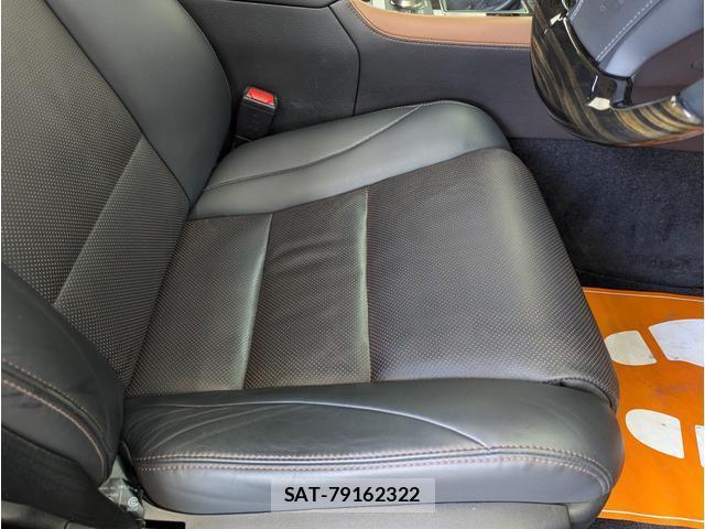 Lexus LS 2015-07 8812454-11